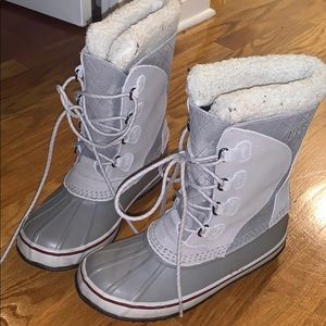 L.L bean snow boots size 7